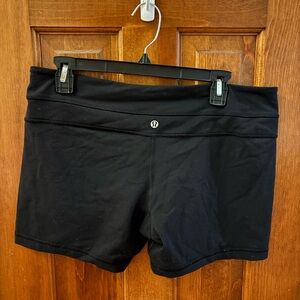 Lululemon Reverse Groove shorts black size 12